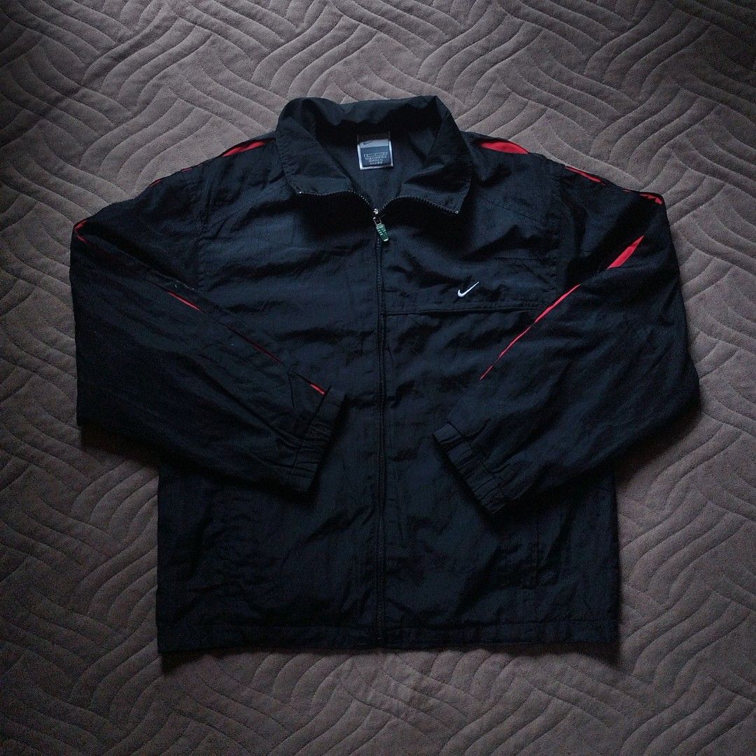 Nike Windbreaker (Category: Coats, Jackets and Outerwear) located in Davao. Submitted by giyuu06 (Listing ID 1462470916, Image 1). Description: Nike Windbreaker | Small | Excellent Condition L 23.5 W 20 SL 20.