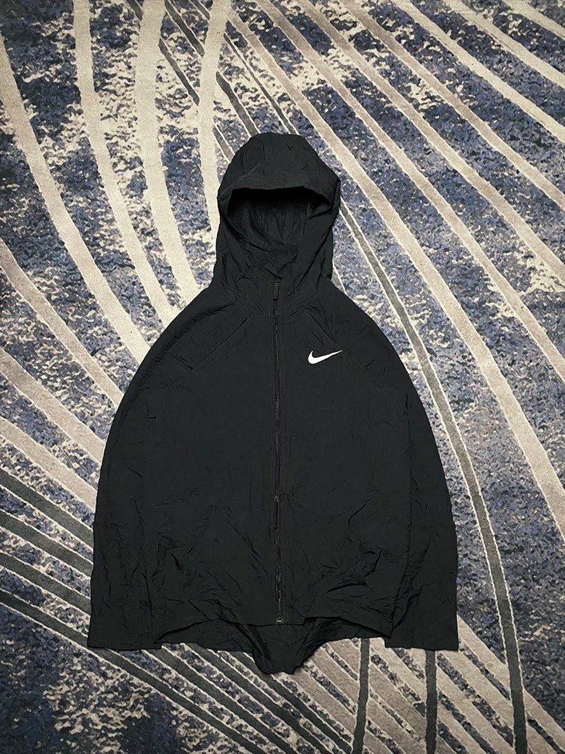 Nike windbreaker jacket ( authentic ) (Category: Coats, Jackets and Outerwear) located in Goa. Submitted by _rawgallery (Listing ID 1462595332, Image 1). Description: size on tag : l width : 18.5 length : 23.5.