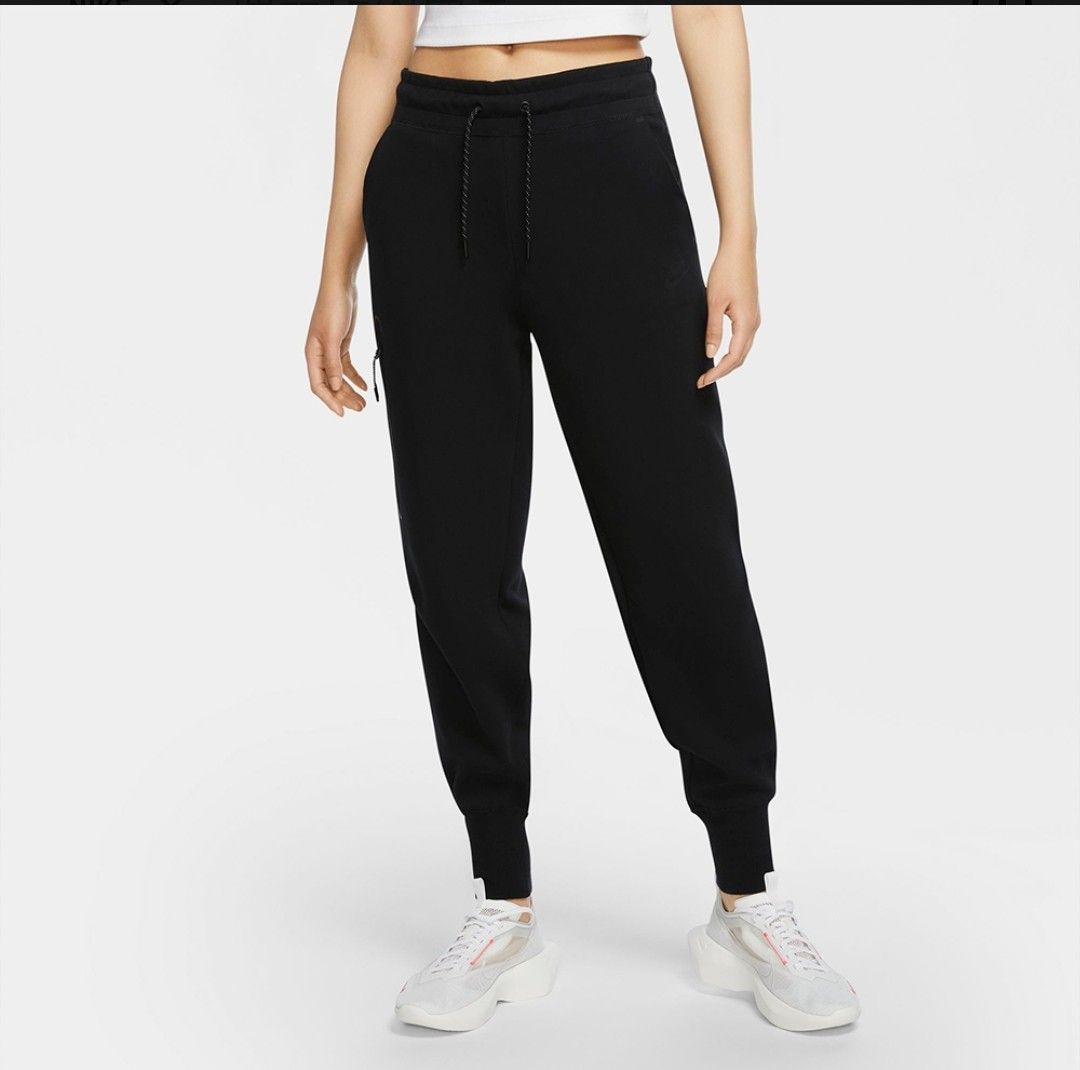 NIKE WOMENS TECH FLEECE PANTS (Category: Activewear) located in Baybay. Submitted by dathrifted (Listing ID 1462566118, Image 1). Description: NIKE WOMEN TECH FLEECE PANTS SMALL ON TAG Waistline- 24-28 Length- 36 EXCELLENT CONDITION PM IF INTERESTED📩📩📩.