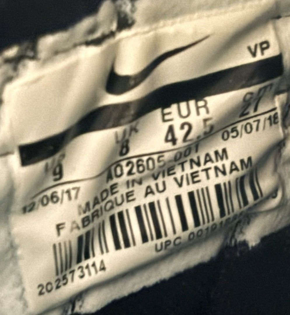 Nike Zoom KD 11 "Rainbow" US 9 (Category: Sneakers) located in Manila. Submitted by mugiwara14 (Listing ID 1462509518, Image 3). Description: - Nike Zoom KD 11 "Rainbow" Edition - Size: US 9 / EUR 42.5 / CM 27 - Condition: Great, worn only a few times - Features: Vibrant and eye-catching "Rainbow" colorway, clean soles - Price: PHP 799 + shipping - Feel free to ask questions!.