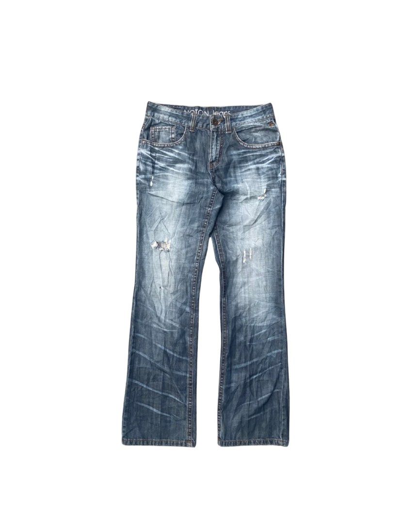 NOTON BOOTCUT JEANS (Category: Jeans) located in El Salvador. Submitted by 00jiroo00 (Listing ID 1462446217, Image 1). Description: NOTON BOOTCUT JEANS Model height 5’8 Dimensions: W - 31 L - 41.5 T - 11.5 H - 9.3 Details: good condition must have signs of usage need wash Condition: 8.5/10 Color rate: 8.5/10 Swipe for more details… 📌 Before You Buy: 📃 Please read all item details carefully 📍 Payment-first policy applies ❌ No cancellations, ret