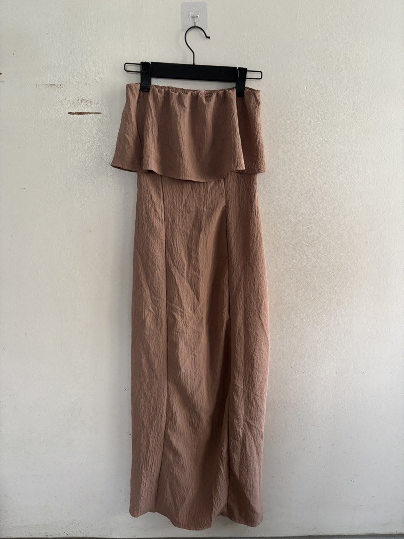 Nude Strapless dress (Category: Jumpsuits) located in Muntinlupa City. Submitted by jc444_ (Listing ID 1462596181, Image 1). Description: -Used once; bought for ₱500 - Brown strapless jumpsuit - Ruffle detail at the top - Wide leg pants - Textured fabric - Back zipper closure - Ideal for night outs or special occasions.