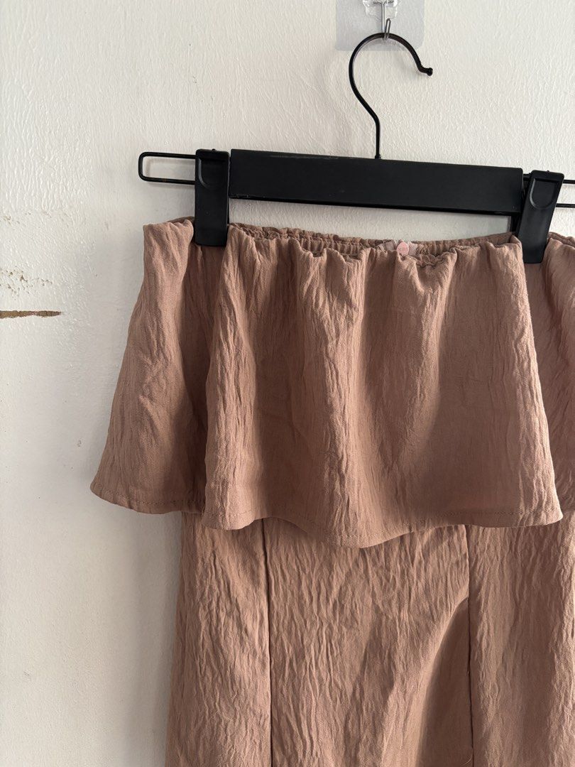 Nude Strapless dress (Category: Jumpsuits) located in Muntinlupa City. Submitted by jc444_ (Listing ID 1462596181, Image 2). Description: -Used once; bought for ₱500 - Brown strapless jumpsuit - Ruffle detail at the top - Wide leg pants - Textured fabric - Back zipper closure - Ideal for night outs or special occasions.