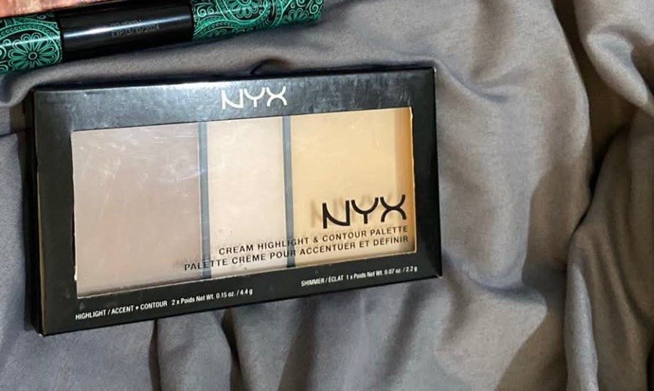 NYX Cream Highlight & Contour Palette (Category: Makeup) located in Tarlac. Submitted by jeuelmanalili (Listing ID 1462494798, Image 1). Description: - NYX Cream Highlight & Contour Palette - Cream formulas for accentuating and defining features - Includes highlight, accent, and contour shades - Perfect for adding dimension to your makeup look - Easy to blend and buildable.