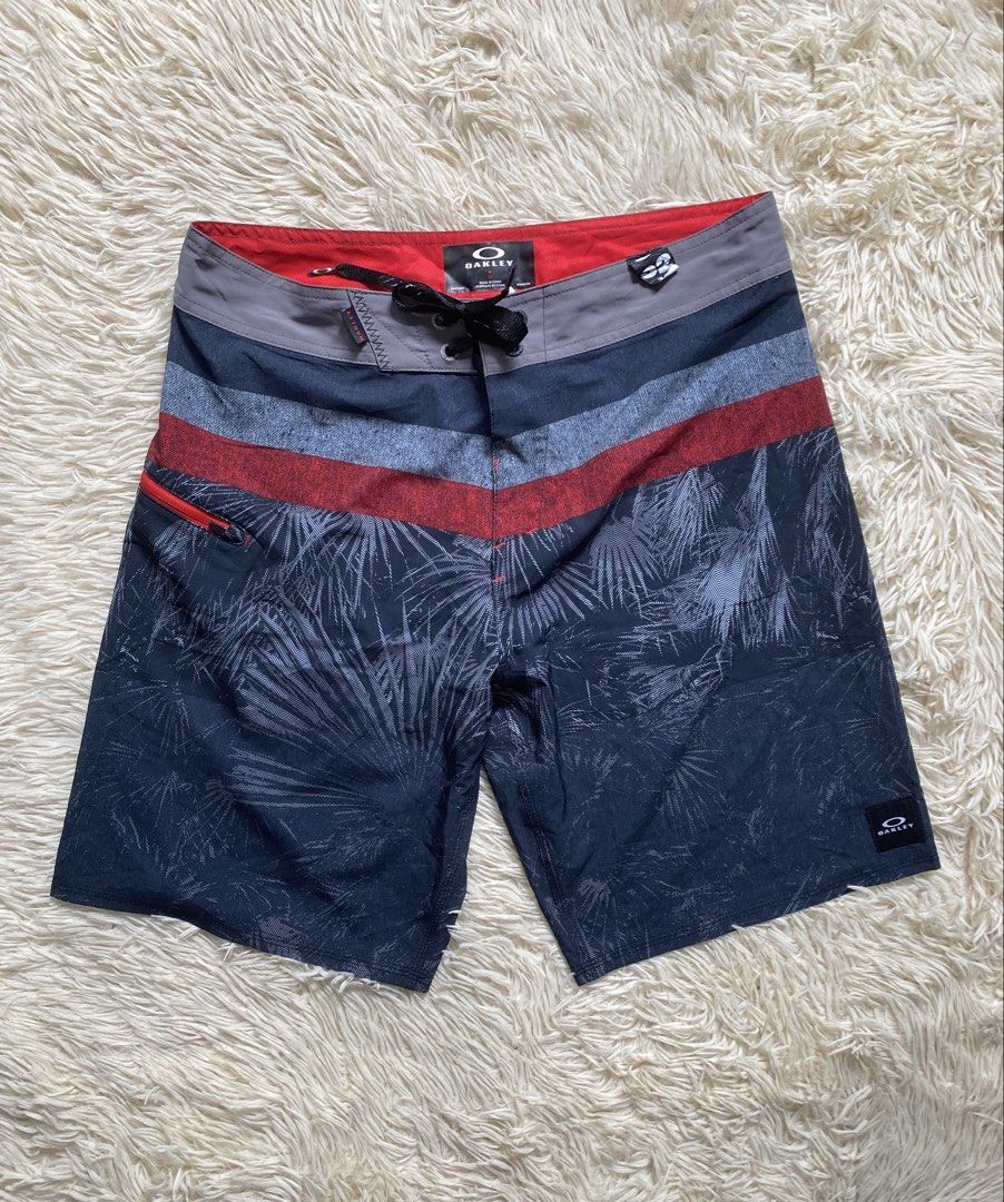 Oakley boardshort (Category: Shorts) located in Manila. Submitted by switchcity (Listing ID 1462603555, Image 1). Description: Sz 32 Length 19 Good as new.