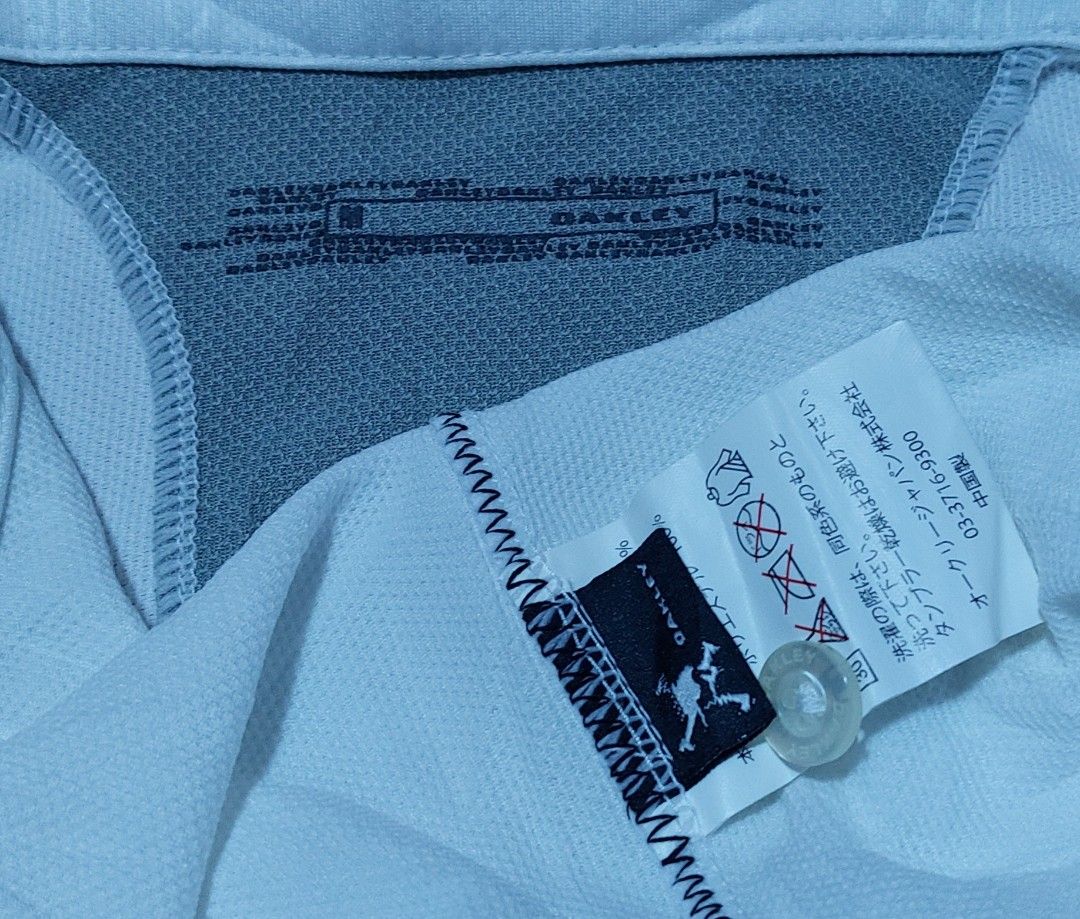 Oakley Quick Dry Polo (Category: Activewear) located in Baguio. Submitted by wagwagan_001 (Listing ID 1462673191, Image 3). Description: excellent medium 20.5 x 26.5.