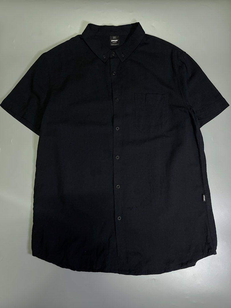 Oakley regular-fit button-down shirt featuring a classic button collar and a single chest pocket. (Category: Activewear) located in Bocaue. Submitted by mosthighcollective (Listing ID 1462597953, Image 1). Description: Oakley regular-fit button-down shirt featuring a classic button collar and a single chest pocket. Size: L on tag Dimes: 21.5 width 28 length Excellent condition No issue 1200 only Dm me to purchase 📥.