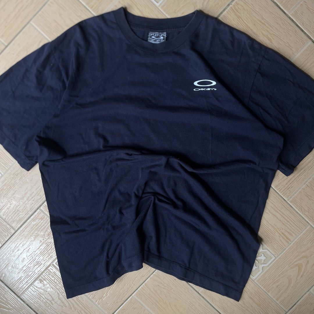 OAKLEY SOFTWARE MOON (Category: Tshirts & Polo Shirts ) located in Iriga City. Submitted by nostalgic.ragstoriches (Listing ID 1462470130, Image 2). Description: NO ISSUE AS NEW 22.5x28.