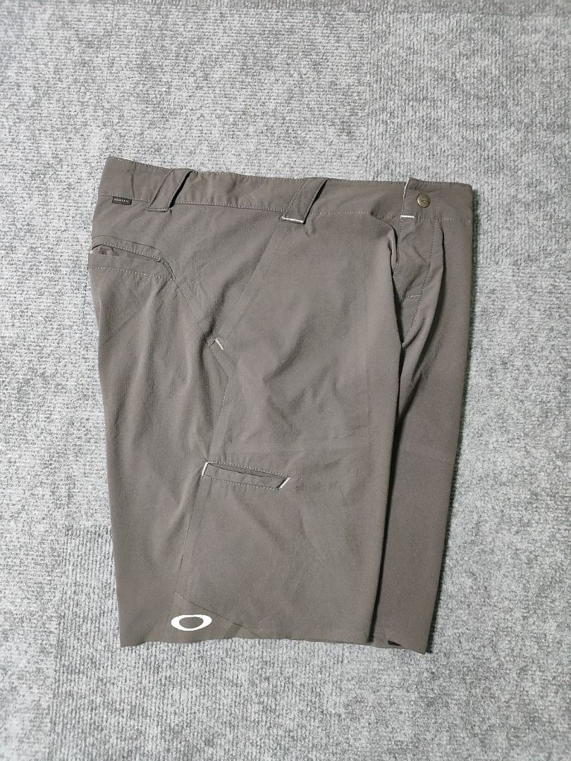 Oakley Stretchable Golf Walkshort (Category: Shorts) located in Gapan. Submitted by asupzkie (Listing ID 1462669145, Image 3). Description: #PTPADMINTHANKS FOR SALE Oakley Stretchable Golf Walkshort Dimes: 31-32x19 Color Rate 9.9/10 Excellent Like New Condition Pm For More Details and Picture Unlimited Vouch and Video Call Location: Nueva Ecija Pass Cop/Cod Courier: J&T.