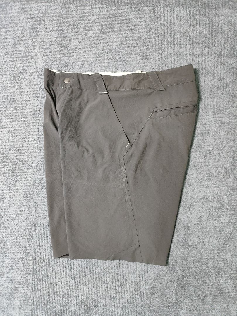 Oakley Stretchable Golf Walkshort (Category: Shorts) located in Gapan. Submitted by asupzkie (Listing ID 1462669145, Image 2). Description: #PTPADMINTHANKS FOR SALE Oakley Stretchable Golf Walkshort Dimes: 31-32x19 Color Rate 9.9/10 Excellent Like New Condition Pm For More Details and Picture Unlimited Vouch and Video Call Location: Nueva Ecija Pass Cop/Cod Courier: J&T.