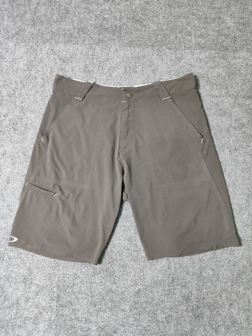 Oakley Stretchable Golf Walkshort (Category: Shorts) located in Gapan. Submitted by asupzkie (Listing ID 1462669145, Image 1). Description: #PTPADMINTHANKS FOR SALE Oakley Stretchable Golf Walkshort Dimes: 31-32x19 Color Rate 9.9/10 Excellent Like New Condition Pm For More Details and Picture Unlimited Vouch and Video Call Location: Nueva Ecija Pass Cop/Cod Courier: J&T.