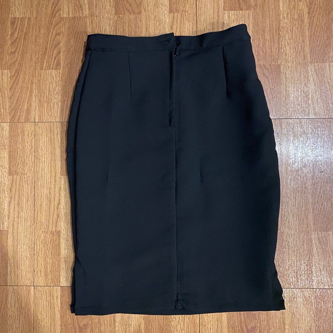 Office Black Skirt with slit (Category: Skirts) located in Cainta. Submitted by cc.collectives (Listing ID 1462509890, Image 2). Description: good as new used once .