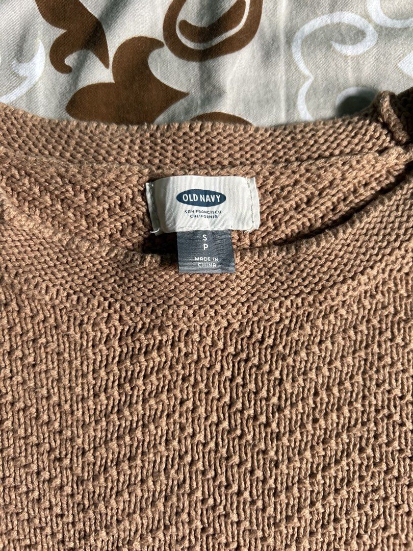Old Navy Brown Knit Sweater Size S (Category: Coats, Jackets and Outerwear) located in Lal-Lo. Submitted by pureearth_8c747c (Listing ID 1462514811, Image 1). Description: - Brand: Old Navy - Color: Brown - Style: Knit Sweater - Features: Textured knit pattern, long sleeves, crew neck - Origin: Made in China - Versatile: Great for layering or wearing on its own.