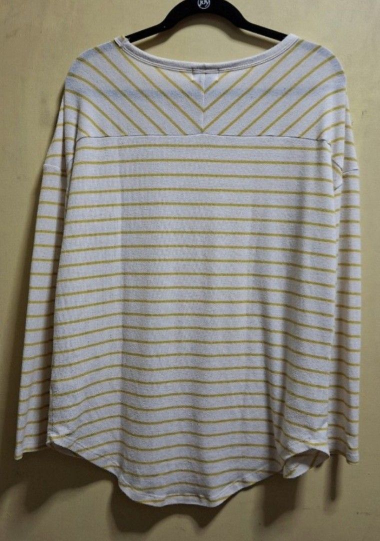 Old Navy Yellow Stripes Longsleeves (Category: Shirts) located in Manila. Submitted by thrifter_lifestyle (Listing ID 1462599067, Image 2). Description: Brand: Old Navy (bought in US) Long-Sleeve Single Breast Pocket Material: see tag Actual Color: Off White with Mustard Yellow Stripes ⭐️ No issues 🙂 RFS: closet spring cleaning.