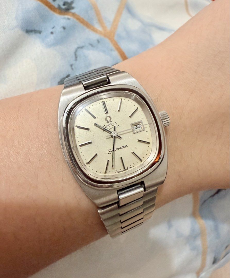 Omega Seamaster Automatic Stainless Steel Watch (Category: Luxury Watches) located in Taytay. Submitted by allaboutsophistication (Listing ID 1462666406, Image 2). Description: - Vintage Omega Seamaster - Automatic movement with date function - Stainless steel case and bracelet - Cream dial with applied markers - Clasp features Omega logo - Classic timepiece, ideal for collectors Honest issue: nasira yung date function niya. Pero the watch itself