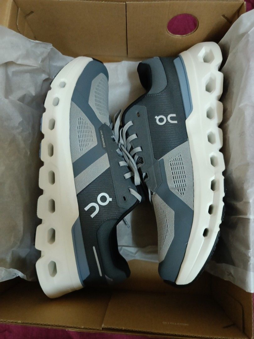 On Cloudrunner 2 (Category: Sneakers) located in Banting. Submitted by boldwolff (Listing ID 1462313147, Image 1). Description: boleh DM untuk detail gambar self collect sepang .