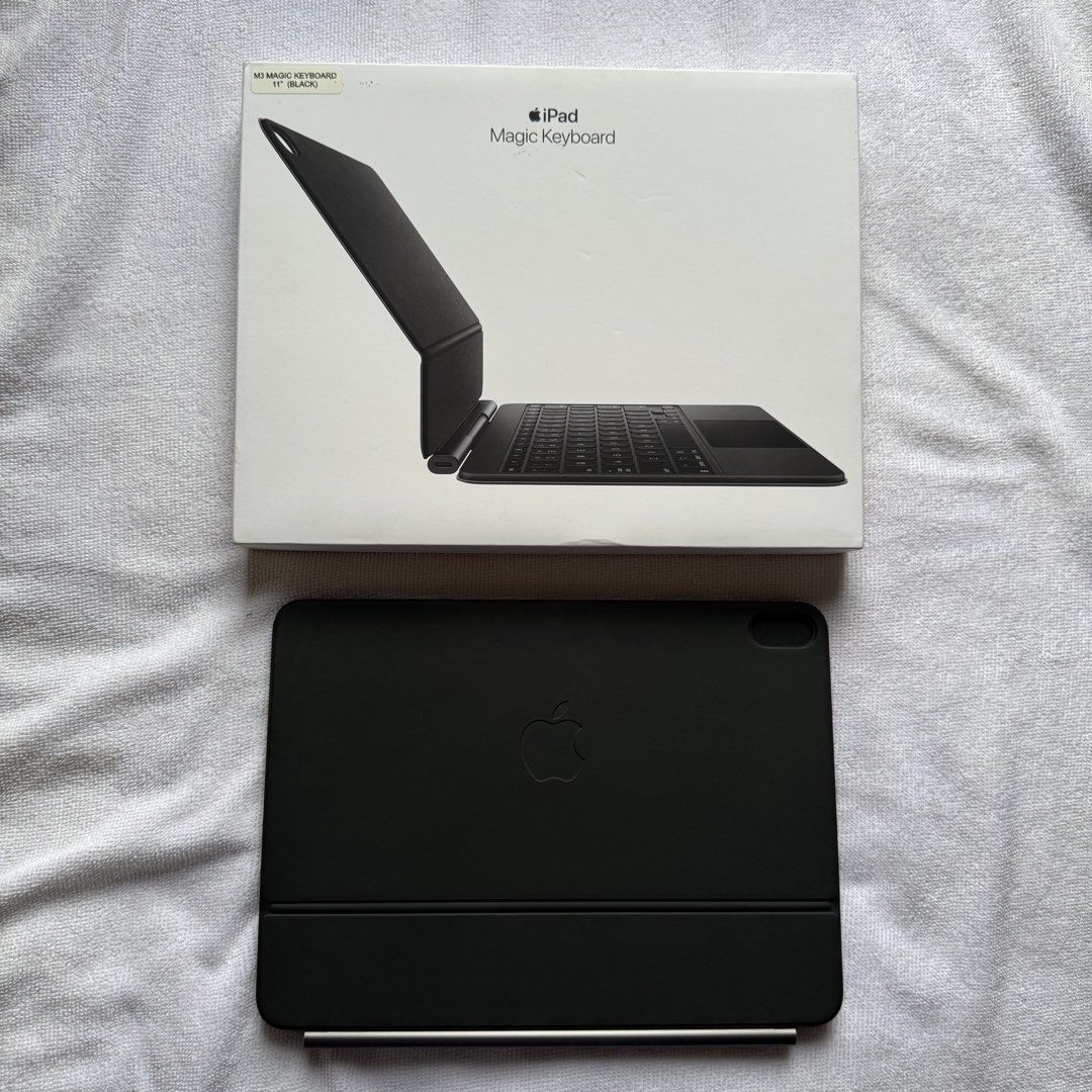 [Original] Apple M3 Magic Keyboard 11” in Black (Category: Other Accessories) located in Cotabato. Submitted by maarifajanna (Listing ID 1462468148, Image 2). Description: RFS: I need funds. Price is still negotiable. :) Buyer will shoulder the shipping fee and preferred courier is LBC..
