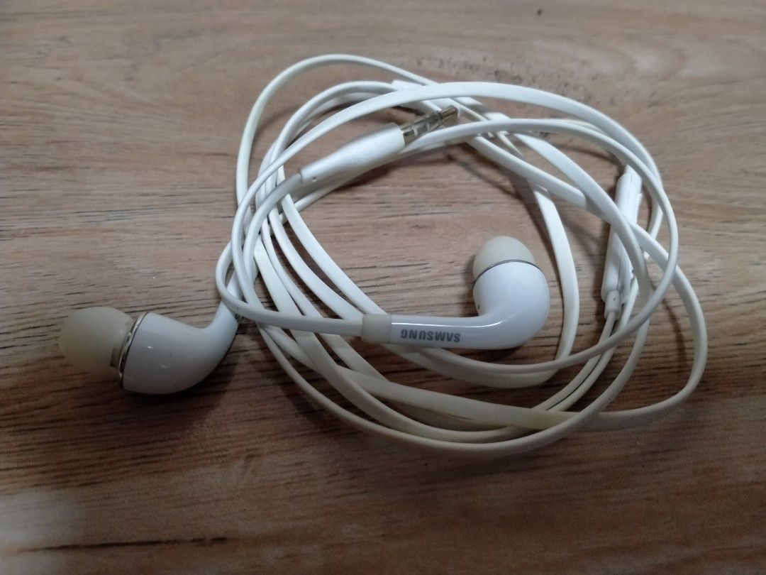 ORIGINAL SAMSUNG IN EAR EARPHONE (Category: Earphones) located in Cabuyao City. Submitted by Bike_Clothing10 (Listing ID 1462470528, Image 1). Description: READ FIRST.. FOR SALE: SAMSUNG IN EAR EARPHONE Good Condition 3.5mm Jack With Mic and Volume Control Loud Sound Legit NOTE: Konting yellowish. PRICE: 500 Free Shipping (J&T) PICK UP OR SHIPPING ONLY LOCATION: Cabuyao Laguna -NO COD/COP- PM FOR INQUIRIES...