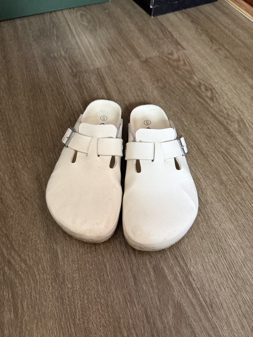 Outland loafers (Category: Loafers) located in Valenzuela. Submitted by ksprelovedstuffs (Listing ID 1462643822, Image 1). Description: .