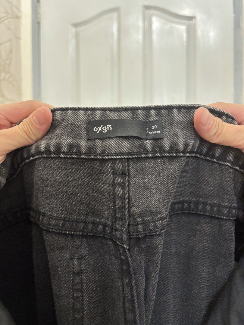 Oxygen Grey Washed Cargo Pants (Category: Jeans) located in Mandaluyong City. Submitted by quickstop_424 (Listing ID 1462493066, Image 3). Description: - Fit: Straight fit - Size: 30 - Features: multiple pockets! 📍: mandaluyong.