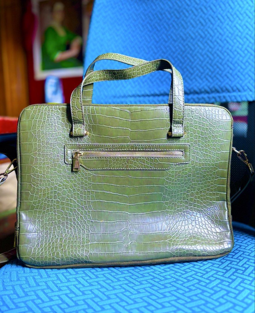 PARFOIS Green Laptop Bag with Shoulder Strap (Category: Laptop Bags & Sleeves) located in Rizal. Submitted by robyngabs (Listing ID 1462468332, Image 2). Description: - SUPER FAVE!! Chic green laptop bag with a cool animal print texture. - Versatile carrying options: comfortable top handles and a detachable shoulder strap. - Spacious interior with 3 compartments for laptop, ipad, etc. - Has wear and tear on one part of the shoulder strap .