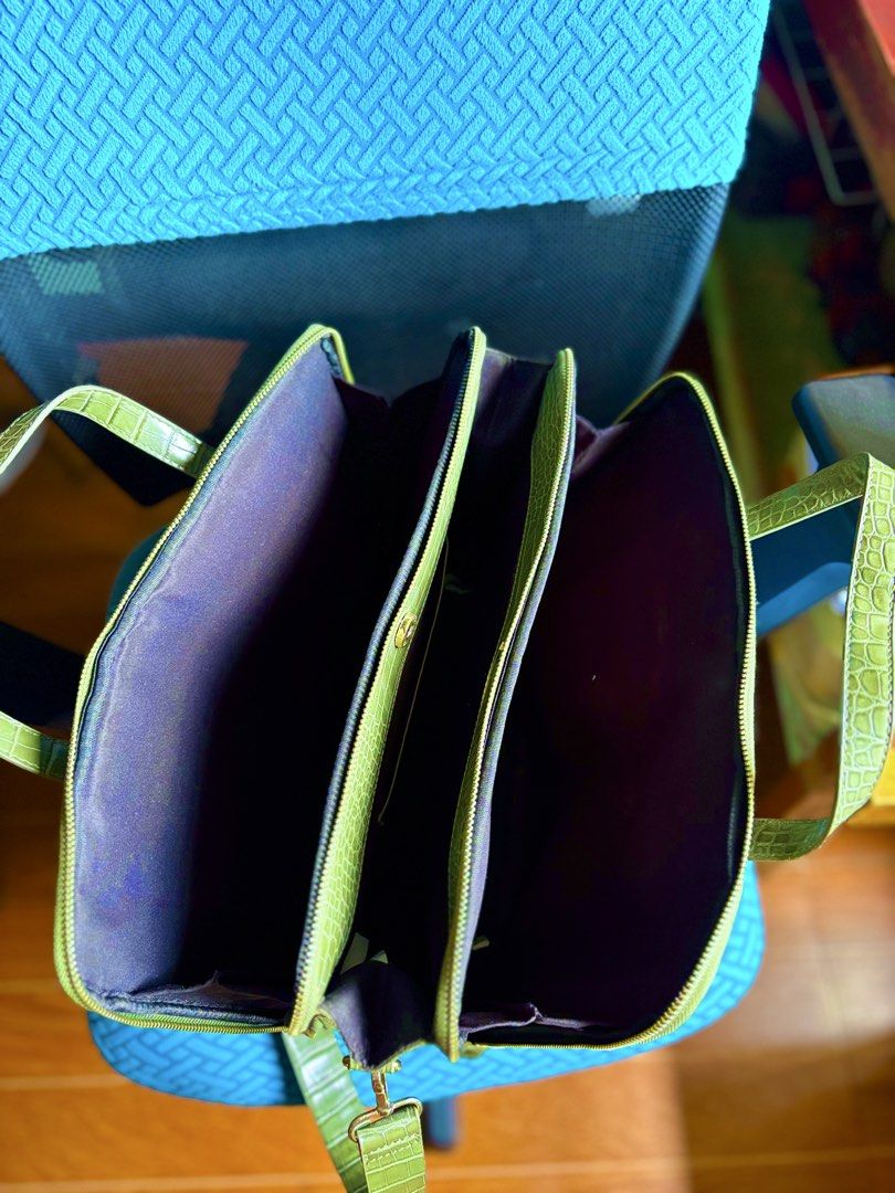 PARFOIS Green Laptop Bag with Shoulder Strap (Category: Laptop Bags & Sleeves) located in Rizal. Submitted by robyngabs (Listing ID 1462468332, Image 3). Description: - SUPER FAVE!! Chic green laptop bag with a cool animal print texture. - Versatile carrying options: comfortable top handles and a detachable shoulder strap. - Spacious interior with 3 compartments for laptop, ipad, etc. - Has wear and tear on one part of the shoulder strap .