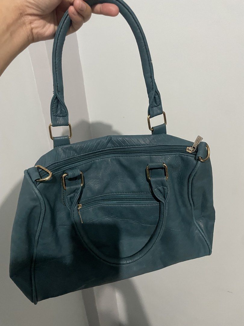 Parisian Bag (Category: Shoulder Bags) located in San Carlos. Submitted by graciahoney (Listing ID 1462441358, Image 2). Description: .