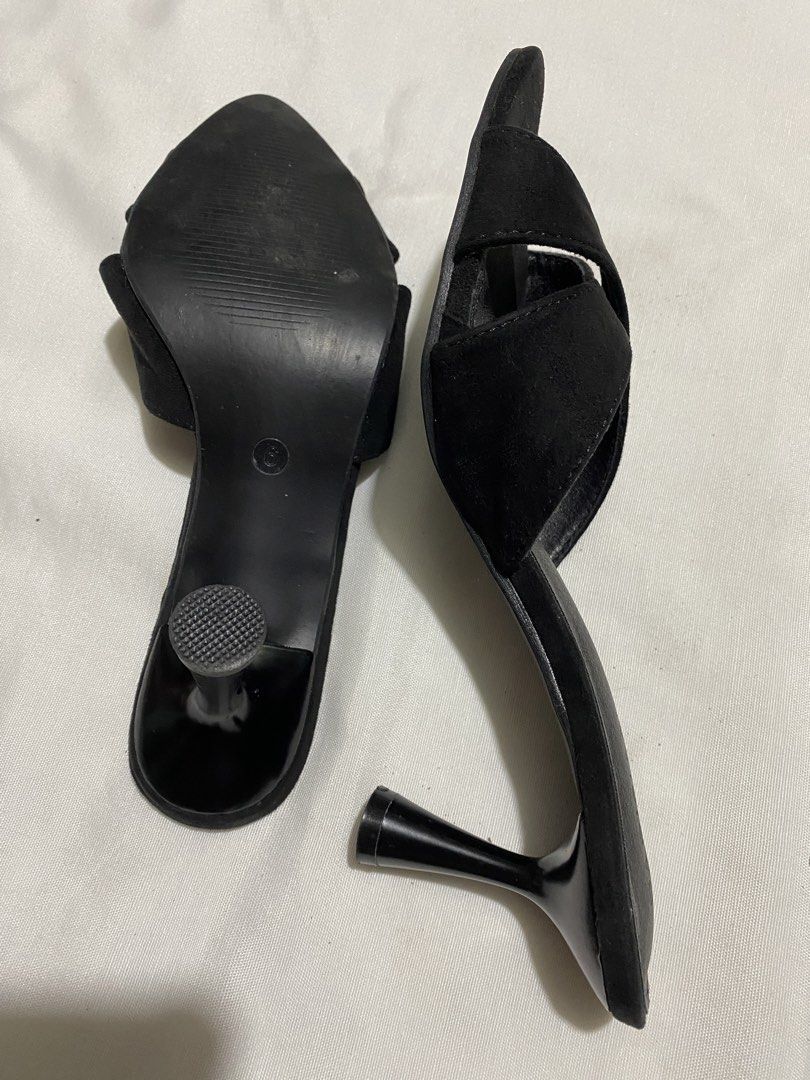 Parisian Black Pointed heels (Category: Heels) located in Tanza. Submitted by vhies_closet24 (Listing ID 1462636072, Image 3). Description: Pre-loved, good condition ✨ Classic pointed-toe style 📌 Size: 36 📦 Ready for a new owner.