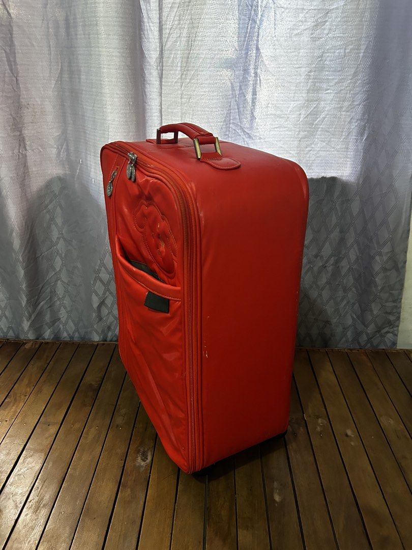 PASSARDI Carry on Luggage (Category: Luggage) located in Taguig. Submitted by ghiebow06 (Listing ID 1462613077, Image 2). Description: Dimensions: H- 21 W- 14 D- 7 Issue: scratches - Features a cute bear design on the front pocket - Retractable handle and wheels for easy transport - Shows some scuffs and wear marks on exterior (bottom/corners) - Zippers are functional - Ideal for travel.