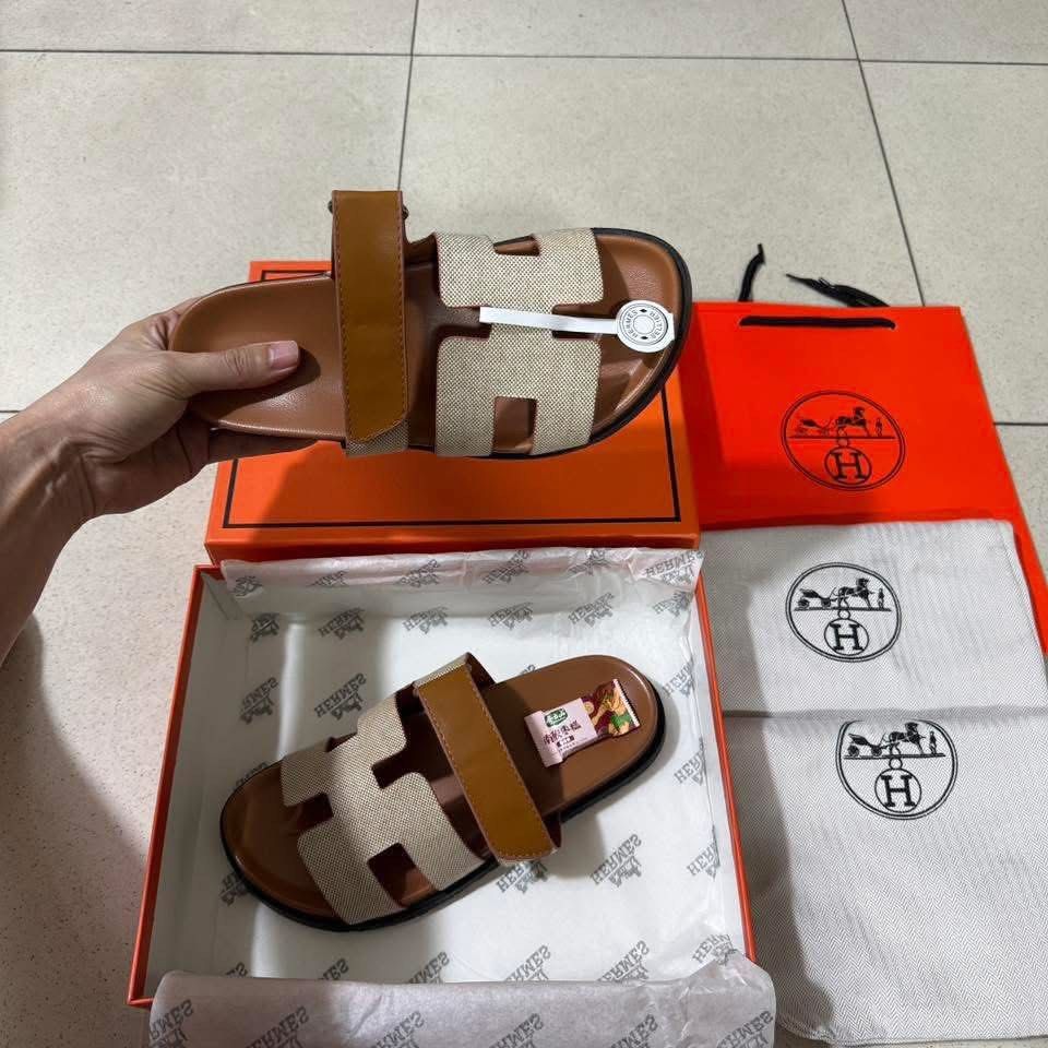 PAY NOW! SHIP AGAD ERMES CHYPER (Category: Slippers and slides) located in Manila. Submitted by mypshopp (Listing ID 1462482369, Image 1). Description: Complete inclusion Available size 35/36/37/38/39/40 .
