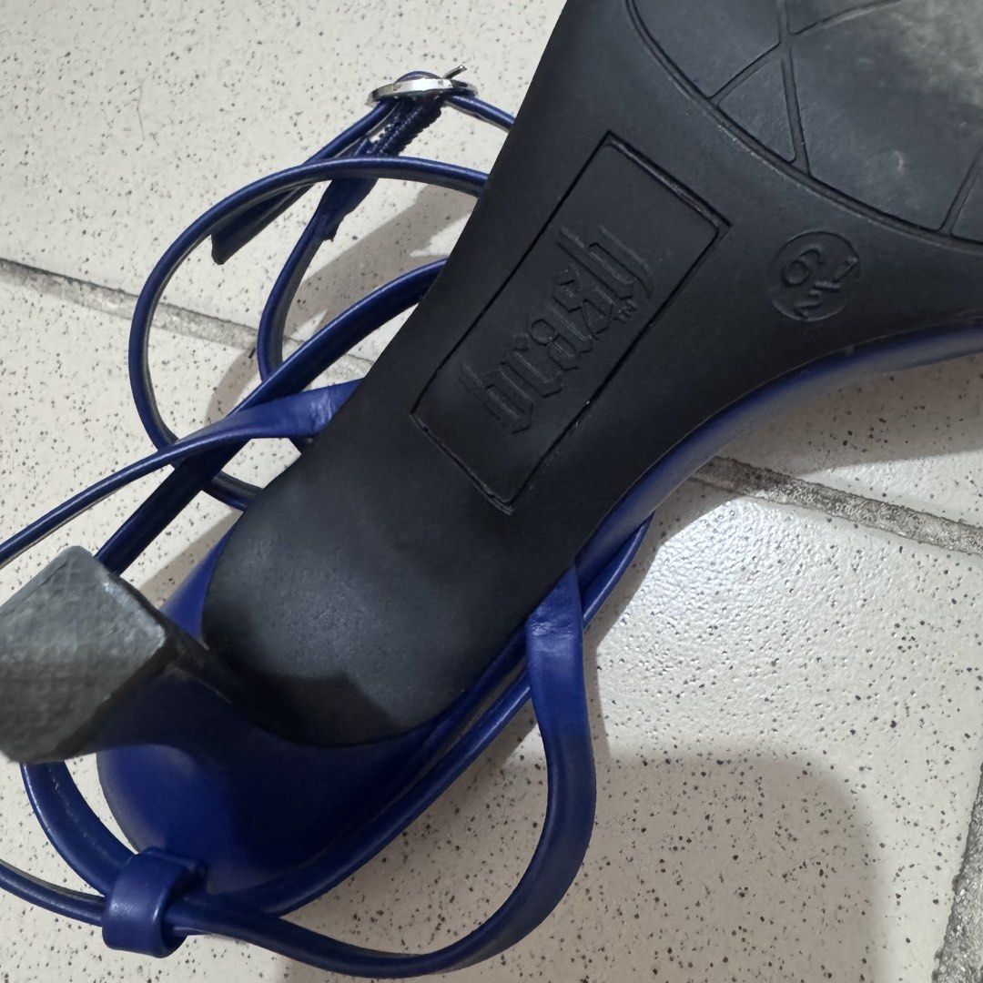 Payless Brash Royal Blue Heels (Category: Heels) located in Cainta. Submitted by nicnicbg (Listing ID 1462456689, Image 3). Description: Only worn once, size 6.5 on tag.