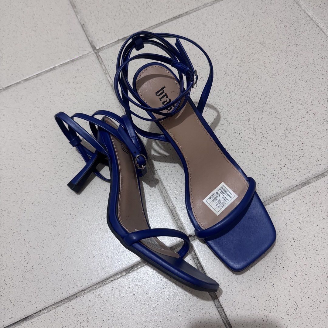 Payless Brash Royal Blue Heels (Category: Heels) located in Cainta. Submitted by nicnicbg (Listing ID 1462456689, Image 1). Description: Only worn once, size 6.5 on tag.