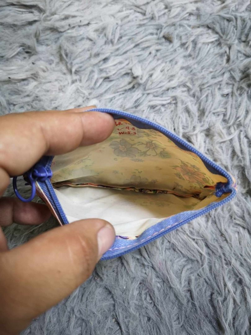 Peach Colorful Floral Pattern Coin Purse (Category: Wallets & Card holders) located in Santa Cruz. Submitted by jmy_surplus.2 (Listing ID 1462671133, Image 3). Description: Size ; L - 4.3 W - 5.3 Color ; Peach Type ; Purse Brand ; No brand Material ; Nylon Style ; Floral Zipper Closure Coin Purse LR 129 JMY 1 Batch #221.