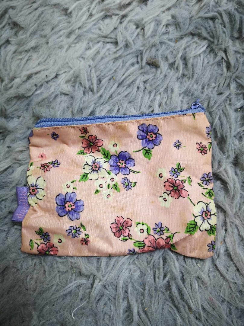Peach Colorful Floral Pattern Coin Purse (Category: Wallets & Card holders) located in Santa Cruz. Submitted by jmy_surplus.2 (Listing ID 1462671133, Image 1). Description: Size ; L - 4.3 W - 5.3 Color ; Peach Type ; Purse Brand ; No brand Material ; Nylon Style ; Floral Zipper Closure Coin Purse LR 129 JMY 1 Batch #221.