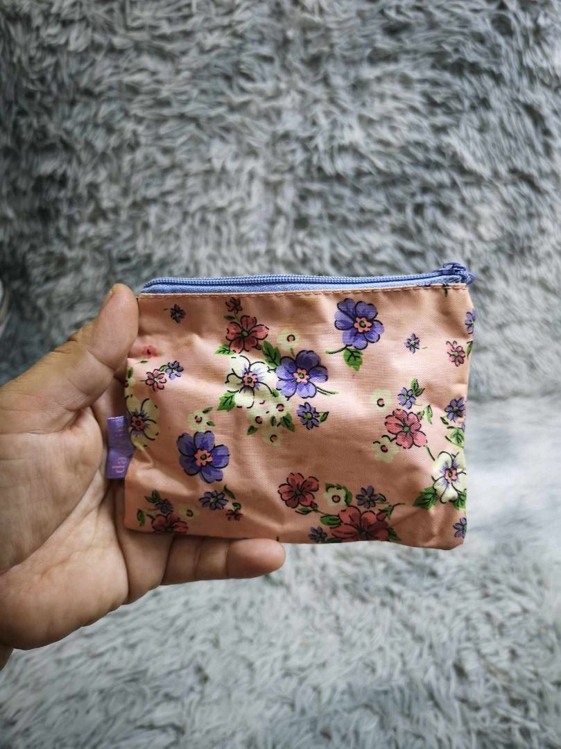 Peach Colorful Floral Pattern Coin Purse (Category: Wallets & Card holders) located in Santa Cruz. Submitted by jmy_surplus.2 (Listing ID 1462671133, Image 2). Description: Size ; L - 4.3 W - 5.3 Color ; Peach Type ; Purse Brand ; No brand Material ; Nylon Style ; Floral Zipper Closure Coin Purse LR 129 JMY 1 Batch #221.