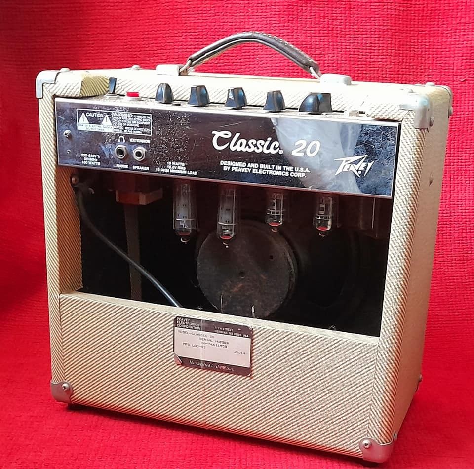 Peavey made in usa 全膽機 classic 20 all tube Guitar Combo Amp Vintage 90’s 電結他音箱 .不交換換換換換 （分類：樂器）位於 Hong Kong。 由 funk_groove 提交（商品編號 1462616104，圖片 1）。簡介： Peavey made in usa 全膽機 classic 20 all tube Guitar Combo Amp Vintage 90’s 電結他音箱 .正常操作,品相如圖,謝絕驗屍官.直觀操作非常簡單易用,網上大量教學 DEMO 使用影片及說明書,超平售 $2500 不議價,不交換,指定 荃灣/荃西 現金交易.多谷同步,手快者得.THX https://www.youtube.com/watch?v=R-pdV2AlXUs&pp=ygUSUGVhdmV5ICBjbGFzc2ljIDIw Overview The Peavey Classic 20 was an all-tube 1