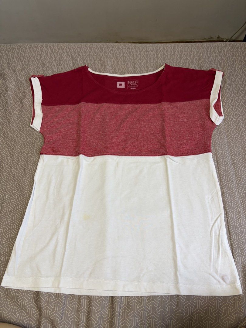 PENSHOPPE Basic Tees Colorblock T-shirt Large (Category: Blouses) located in Manila. Submitted by shopmeph (Listing ID 1462650699, Image 1). Description: - PENSHOPPE Colorblock T-shirt - Size: Large - Color: Red and white stripes.