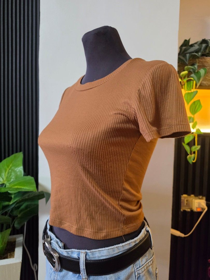 Perfectly Imperfect Ribbed Cropped Top Size Medium (Category: Sleeveless) located in Paranaque City. Submitted by franinnashop (Listing ID 1462510314, Image 2). Description: - Brown ribbed cropped top - Brand: Perfectly Imperfect - Style: Short sleeves, crew neck - Material: Polyester and spandex blend - Versatile: Easy to pair with jeans or skirts - Occasion: Great for casual wear declutter medium paranaque city.