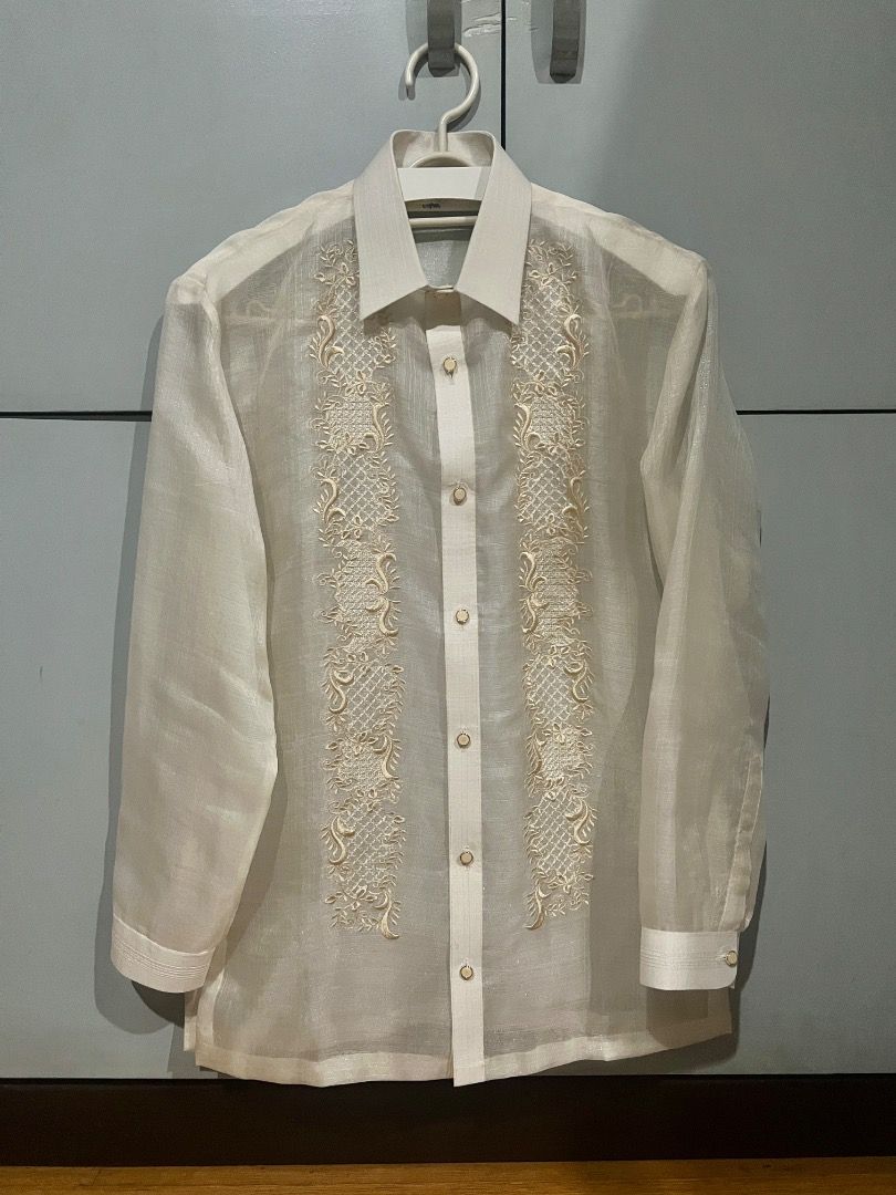 Piña Cocoon Barong (Category: Formal Shirts) located in Manila. Submitted by cyrusnapil90422 (Listing ID 1462522874, Image 2). Description: -Made to order for a tall and slim-figure guy -Used once only to attend a wedding, dry cleaned right after -Full open, premium collar -Dimensions: L: 74cm / 29 inches Shoulder: 43cm / 17 inches Chest: 48cm / 19 inches RFS: Won't use anymore Selling price: P4,000 (negotiable) Original price: P5,000.