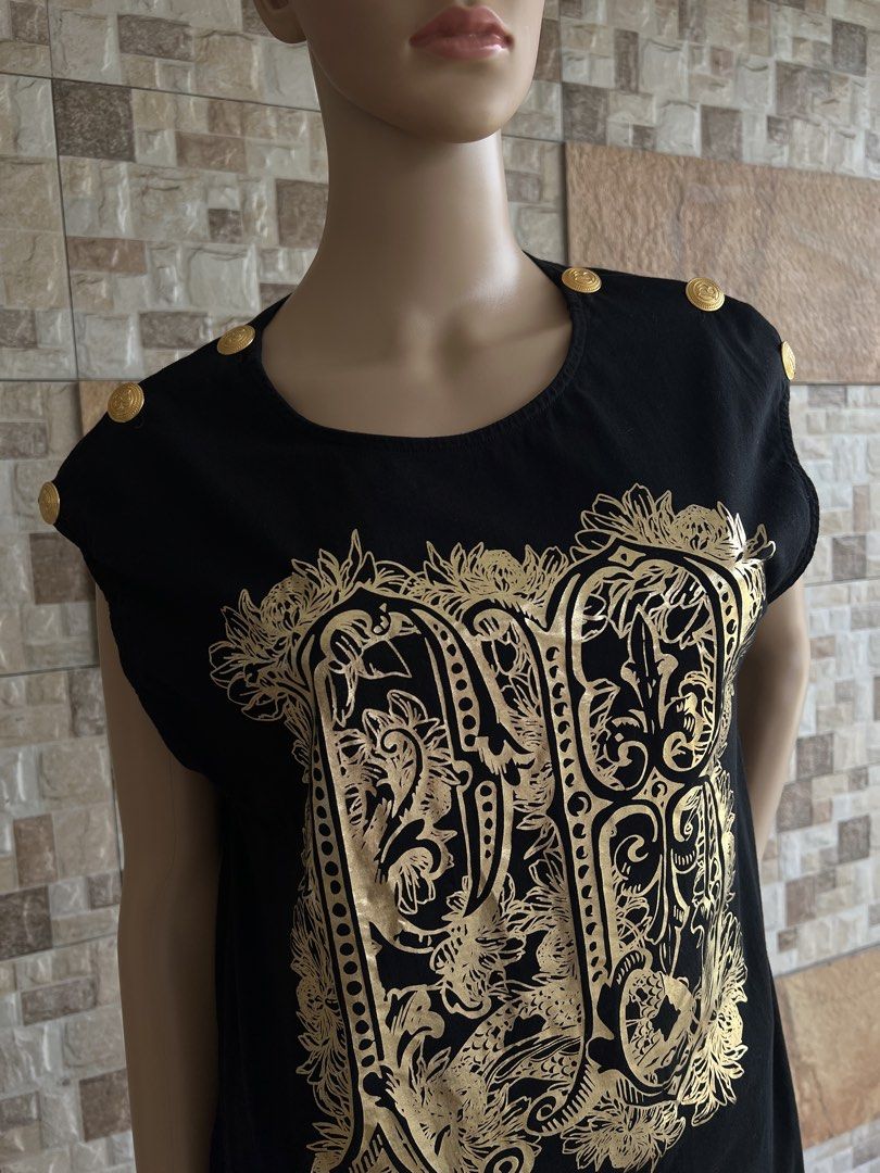 PIERRE BALMAIN - METAL BUTTONS DESIGN SLEEVELESS (Category: Sleeveless) located in Bacolod City. Submitted by timelessbyjosh (Listing ID 1461728038, Image 2). Description: BEST FOR Y2K OUTFITS SIZE : 46 ACTUAL COLOR : BLACK & GOLD COLOR RATE : 10 OUT OF 10 CONDITION : NEAR NEW MATERIAL : 100 % COTTON MADE IN : MOLDOVA FLAWS : NONE DIMENSIONS LENGTH - 29. 5 WIDTH ( ARMPIT TO ARMPIT )- 19 MEASUREMENT TAKEN WHILE LAYING FLAT. PLEASE COMPARE THE MEAS