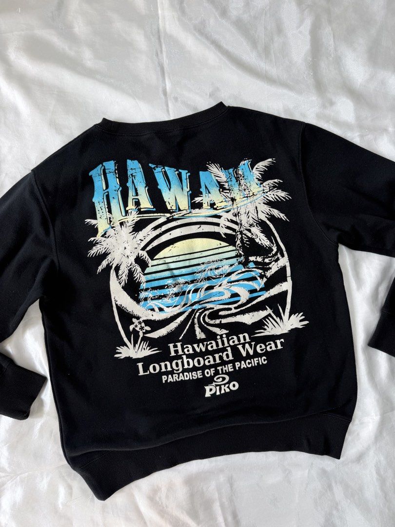 PIKO hawaiian sweater (Category: Longsleeves) located in Bulacan. Submitted by byppishh__ (Listing ID 1462588361, Image 2). Description: Size: L In great condition Very nice print & quality —one of my comfy fave sweaterr.
