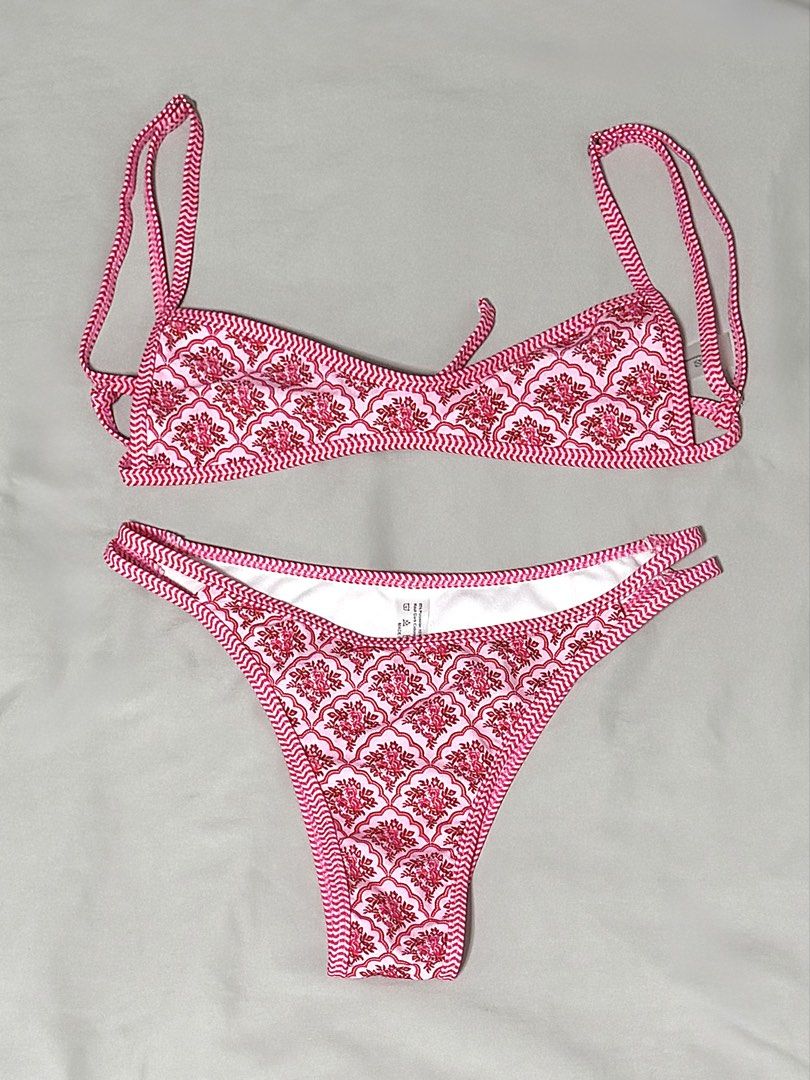 Pink Floral Bikini Set (Category: Bikinis & Swimsuits) located in Caloocan City. Submitted by chiblonded (Listing ID 1462548883, Image 1). Description: - Adorable pink bikini with a charming floral print. - Features stylish zigzag trim along all edges. - Top has adjustable straps for a perfect fit. - Cheeky cut bottoms with trendy side strap details. - Ideal for your next beach or pool day!.