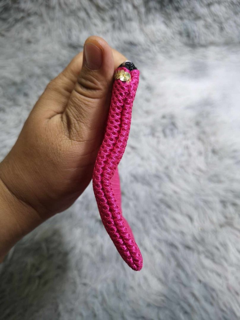 Pink Mesh Zipper Closure Coin Purse (Category: Purses & Pouches) located in Santa Cruz. Submitted by jmy_surplus.2 (Listing ID 1462669669, Image 3). Description: Size ; L - 5 W - 8 Color ; Pink Type ; Purse Brand ; No brand Material ; Nylon Style ; Pink Zipper Closure Purse LR 129 JMY 1 Batch #221.