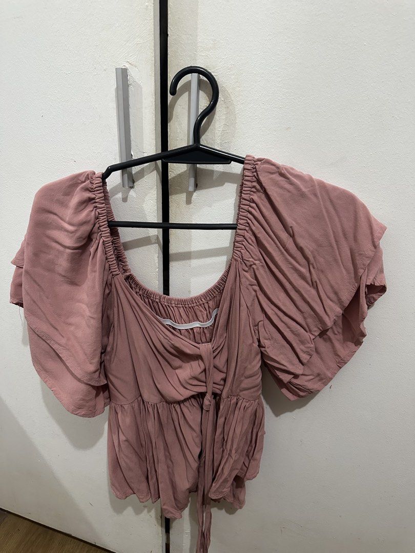 Pink Quinn Butterfly Linen Top (Category: Blouses) located in Mandaluyong City. Submitted by gbtnhc (Listing ID 1462462009, Image 2). Description: Used once - Pink square neckline butterfly sleeve top with adjustable tie front - Elasticated smocking at the back for a comfortable fit - Current price: 280 - LARGE TO XL - RFS: doesn’t fit me anymore.