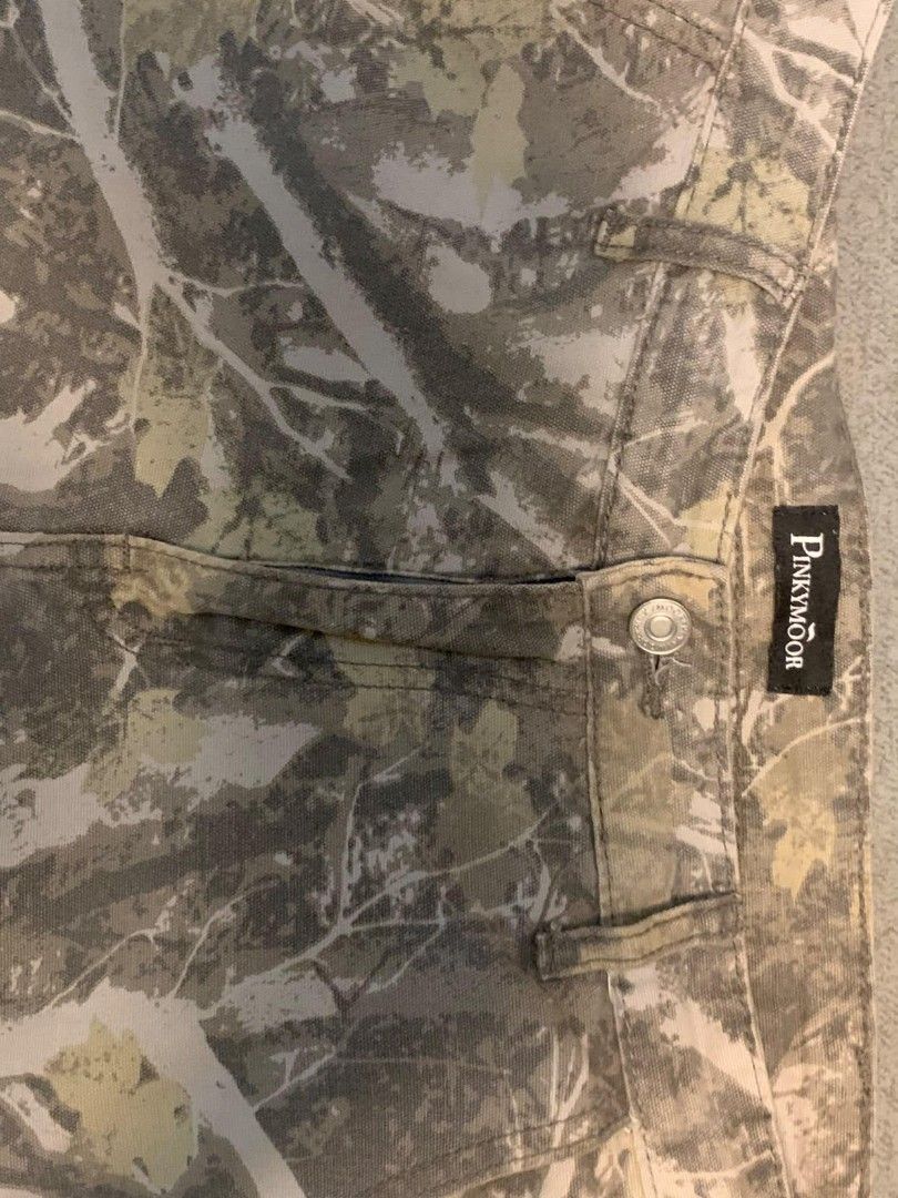 PINKYMOOR Camouflage Cargo Pants (Category: Jeans) located in Caloocan City. Submitted by wakuseiiii (Listing ID 1462465278, Image 1). Description: - Brand: PINKYMOOR - Style: Classic Cargo Pants - Pattern: Camouflage (Grey, White, Light Green) - Closure: Button and Zip Front - Features: Multiple pockets - Ideal for: Casual wear, outdoor activities.