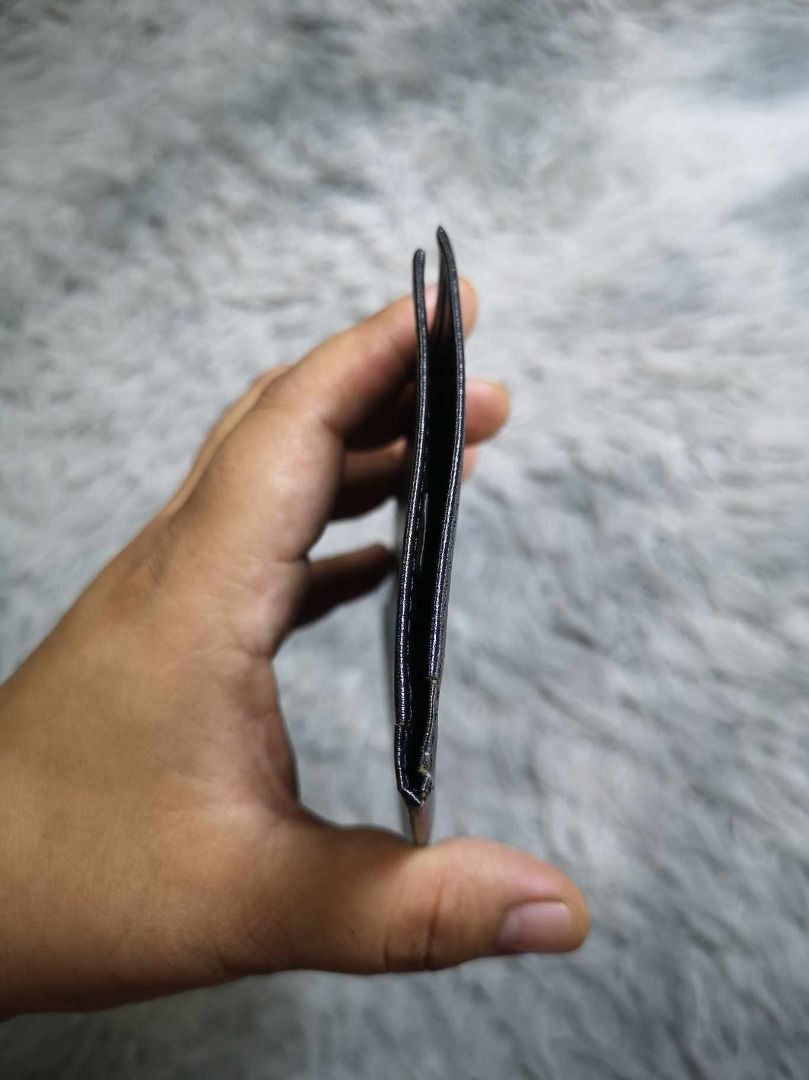 Plain Black leather Bifold Long Wallet (Category: Wallets & Card Holders) located in Santa Cruz. Submitted by jmy_surplus.2 (Listing ID 1462673131, Image 3). Description: Size ; L - 7.2 W - 3.6 Color ; Black Type ; Wallet Brand ; No brand Material ; Leather Style ; Black leather Long Wallet LR 129 JMY 1 Batch #221.