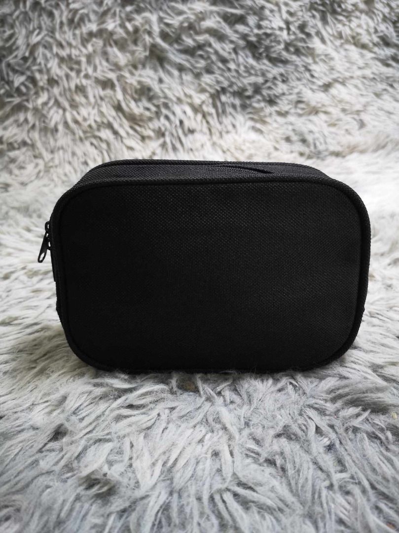 Plain Black Zipper Closure Coin Purse (Category: Purses & Pouches) located in Santa Cruz. Submitted by jmy_surplus.2 (Listing ID 1462669150, Image 1). Description: Size ; L - 4.4 W - 8 Color ; Black Type ; Purse Brand ; No brand Material ; Nylon Style ; Black Coin Purse LR 129 JMY 1 Batch #221.