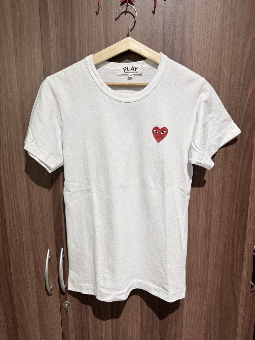 PLAY CDG Comme des Garcons t shirt (Category: Shirts) located in Valenzuela. Submitted by shop.spark.joy (Listing ID 1462557779, Image 1). Description: L- 24 in W- 16 in.
