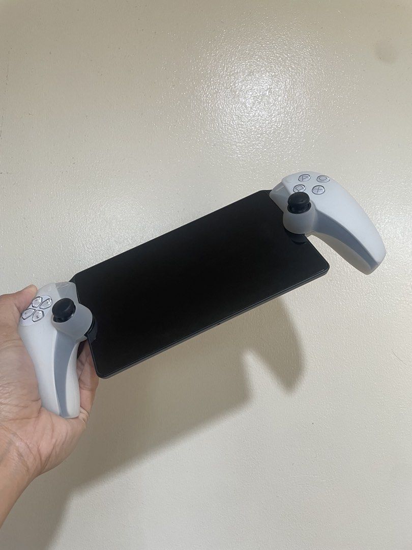 Playstation Portal (Category: Controllers) located in Makati City. Submitted by peaksoda (Listing ID 1462491895, Image 1). Description: Playstation Portal White Slightly used Good condition Pwede sa maselan Complete with box Free Dobe carrying case Free silicon grips Free analog cover For reference - https://ecommerce.datablitz.com.ph/products/sony-playstation-portal-remote-player-for-playstation-5-cfij-18000-jpn SRP price is ₱15,950.00 For sale 