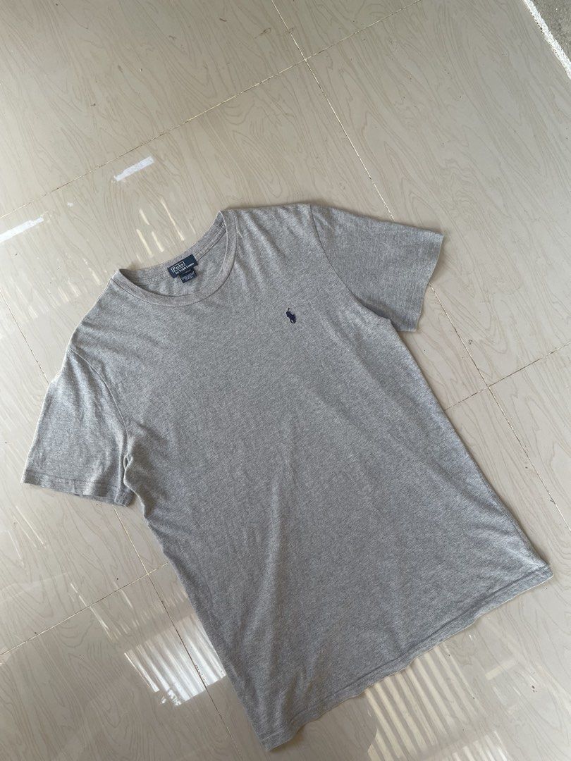 Polo Ralph Lauren (Category: Tshirts & Polo Shirts ) located in Molave. Submitted by thriftedstore.horse (Listing ID 1462503714, Image 3). Description: Condition- excellent Issue- none Color rate- 9.8/10 W- 22 L- 29 No actual fade, just lighting effect in the photo. .